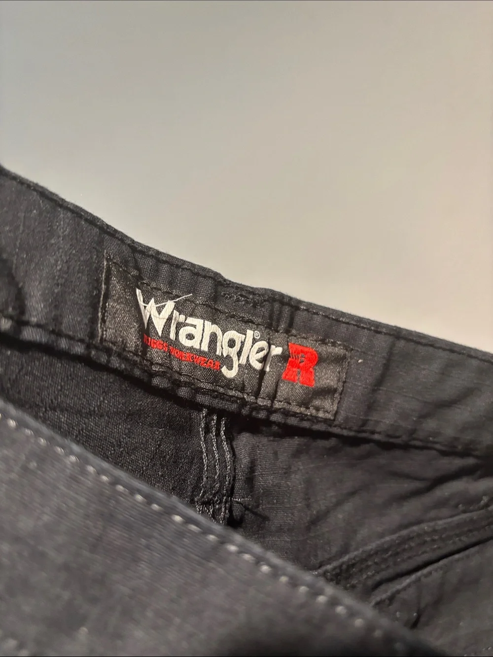 Wrangler RIGGS Men’s Black Cargo Pants with Utility Pockets - Picture 5 of 6